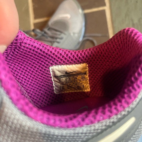 Nike Memory Foam Running Shoes Purple & Gray 8 - Picture 2 of 4